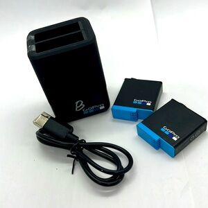 GoPro AADBD-001 Dual Battery Charger + (2) HERO8 Rechargeable Batteries